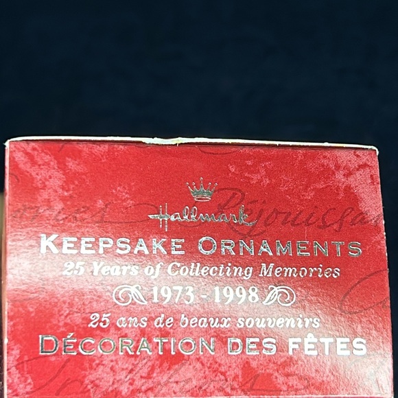 The Grinch Hallmark ornament, vintage 1998, new in box. - Picture 5 of 6